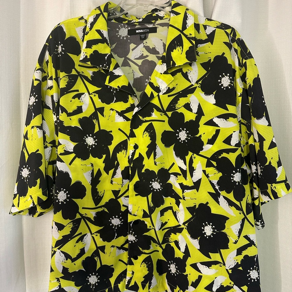 Fashion Nova Men’s Button Up Shirt